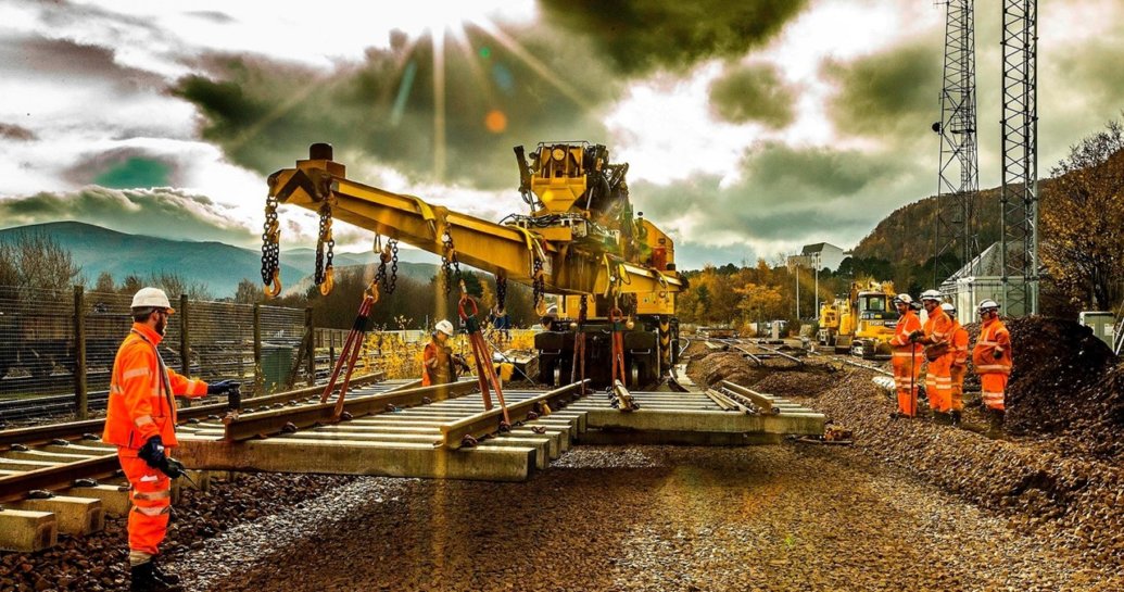 networkrail's tweet image. 🛤  We&apos;ve got 20,000 miles of track, from quiet countryside lines to complex  junctions in the busiest, most congested areas in Britain. 🚄

Find out how we maintain and renew one of our biggest assets:

➡ bit.ly/2sdj2HB

#InfrastructureInsights #Track