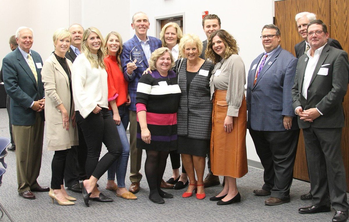 Congratulations to ASWD Member Jeff Mando for receiving the Professional Achievement Award at the 2019 <a href="/ThomasMoreKY/">Thomas More University</a>  Alumni Dinner! ASWD is proud of Jeff's achievements over the years and thanks TMU for providing him with this recognition. aswdlaw.com/2019/11/14/ada…