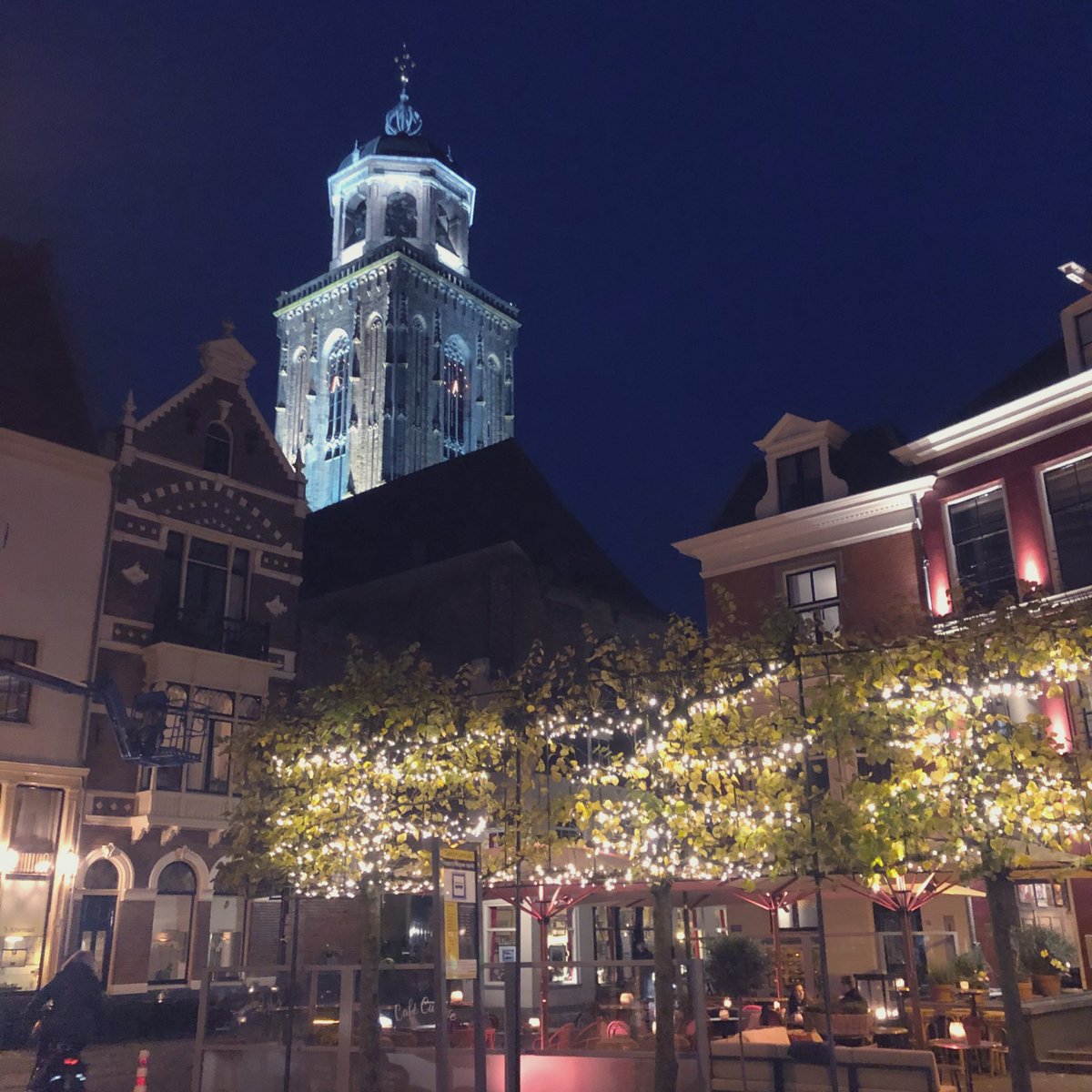 ThatsKnyfe's tweet photo. Zoh, dat was lekker. Vandaag was voor de meeste Knyfers een ouderwets gezellige kantoordag in #deventer Zie je vanavond nog licht branden in De Blauwe Hand dan is dat @jacocornelissen die met consorten voor een aantal toporkesten de cijfers componeert #orkest #finance #cultuur https://t.co/7xKOLqfW6y