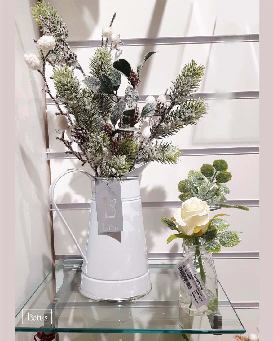 Lotusimportsltd's tweet photo. Hand made in Sussex. Our ready made arrangements are available to order for stores at https://t.co/5Ks999Uk4G
#Christmas #Centerpeice #TableArrangement #ArtificialFlowers #Wholesale #FlowerWholesale https://t.co/dDPFHgQqrE