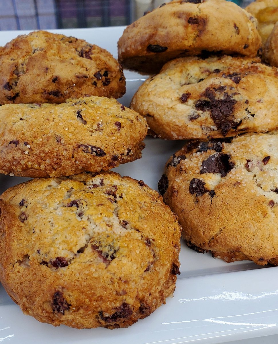 We say good bye to our old Cinnamon and Blueberry Scones and welcome two new items to our bakery lineup! Meet our new Cranberry Orange and Chocolare Cherry Drop Scones! <a href="/SweetStDesserts/">Sweet Street</a> 

#BNCafe