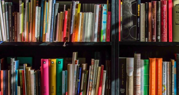 Literacy_Trust's tweet photo. Whatever your child is interested in, there's a book to suit them. Whether it's Minecraft, the Tudors or outer space - find a book to match this #NonFictionNovember! You can try our book list, but your local library will have some great suggestions too. https://t.co/Nr3wIg1unn https://t.co/vwmjCjA5uo