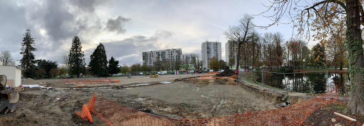 glechequer's tweet photo. De nouveaux espaces publics avec ➕ d’espaces verts 💐 🌳 la plantation de nombreux arbres 🌲 pour renforcer le patrimoine arboré de la ville. Des espaces publics qui permettront la création de nouvelles pistes cyclables afin d’accompagner le déploiement de notre #planvelo 🚲 https://t.co/XPvc735jvY