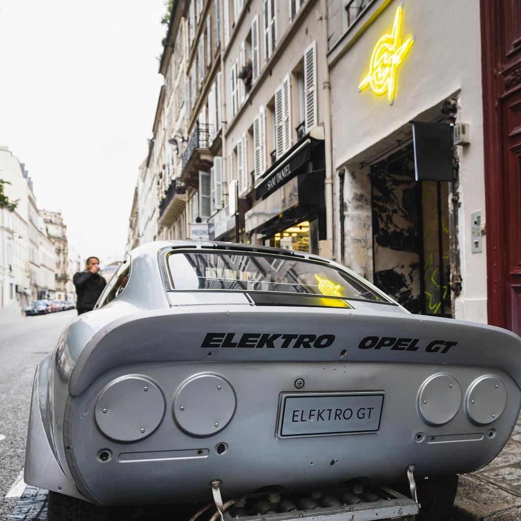 Opel Quiz Time As Opelgoeselectric When We Took The Elektro Gt Out For Throwbacktursday Our Photographer Has Made 10 Mistakes In The Right Snapshot But Some Are Not Easy To