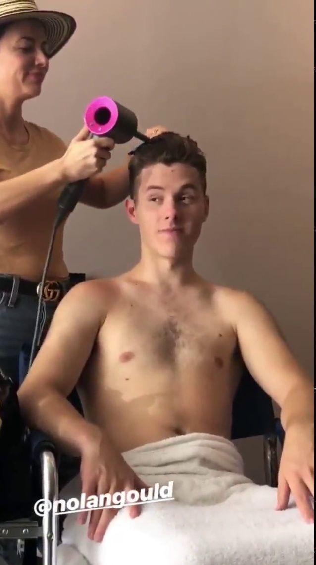 I really need to taste Nolan Gould’s pits and ball sac.pic.twitter.com/X76o...
