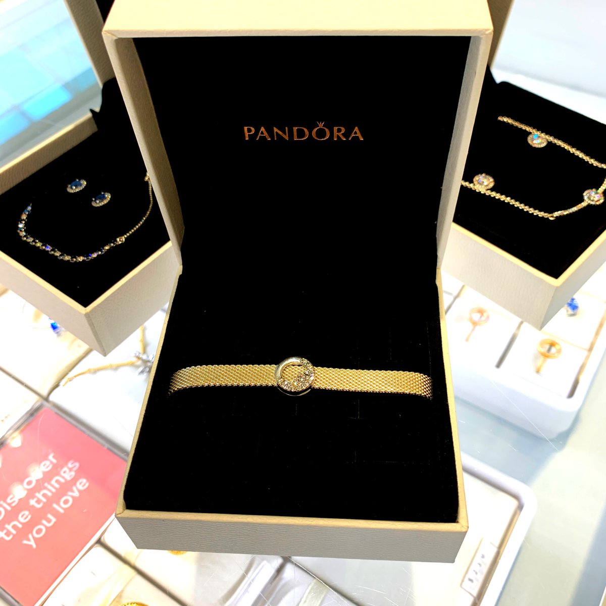 Holiday Bling from @PANDORA_NA is on everyones list this year. Their new Holiday Collection matches with almost everything, making the perfect gift for your special someone. Visit them today at #SquareOne! 💎💁😍#PandoraStyle #Mississauga #HolidayGifts #ThatONEmoment