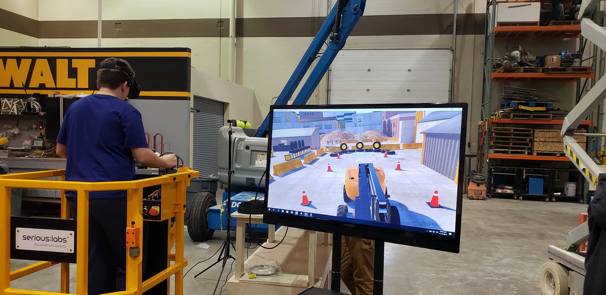 HixJen's tweet image. What an amazing morning for RMS 8th graders learning about career opportunties in construction.  Thank you Mr. Lorenz, Mrs. Neece, and Mr. Bulak!  #thatsrotolo