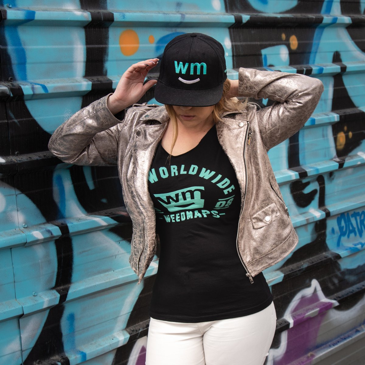 WeedmapsEs's tweet photo. Hoy es un gran día para abrigarse un poco y recorrer clubes por nuestra ciudad.
👁Model: pao.ivanova

#WeedmapsSpain #cannabiscommunity #cannabisculture #cannabis #marijuana #weedlovers #greenlife #weed https://t.co/X9jAlGvJYM