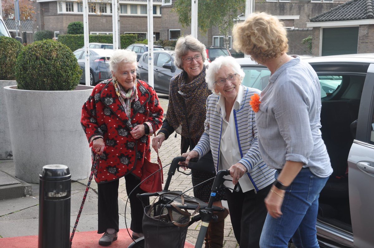 Word vrijwilliger bij Vier het Leven. Zoals locatiecoordinator, gastheer of gastvrouw en pr medewerker in verschillende regio’s. Voor info 4hetleven.nl/webpagina/19/b…