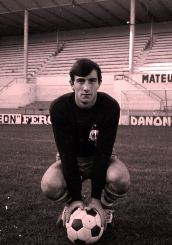 FOTOS HISTORICAS O CHULAS DE FUTBOL - Página 15 EJWaCbCXUAUvOlQ?format=jpg&name=900x900