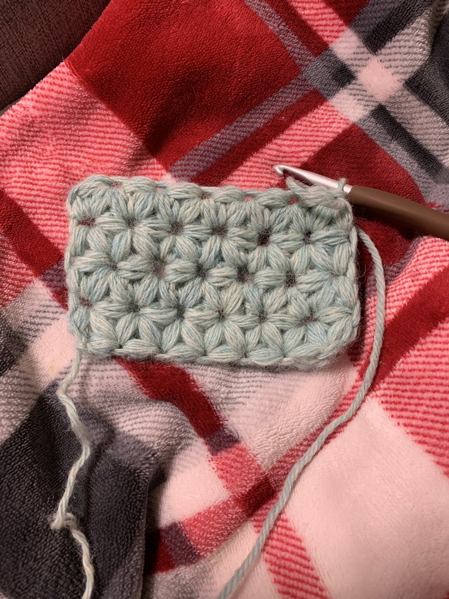ミナミ على تويتر 子供にマフラーを編み始めました スタークロッシェ という編み方が可愛いなと思ってyoutube見て 思いのほかまっすぐ型崩れせず編めるw
