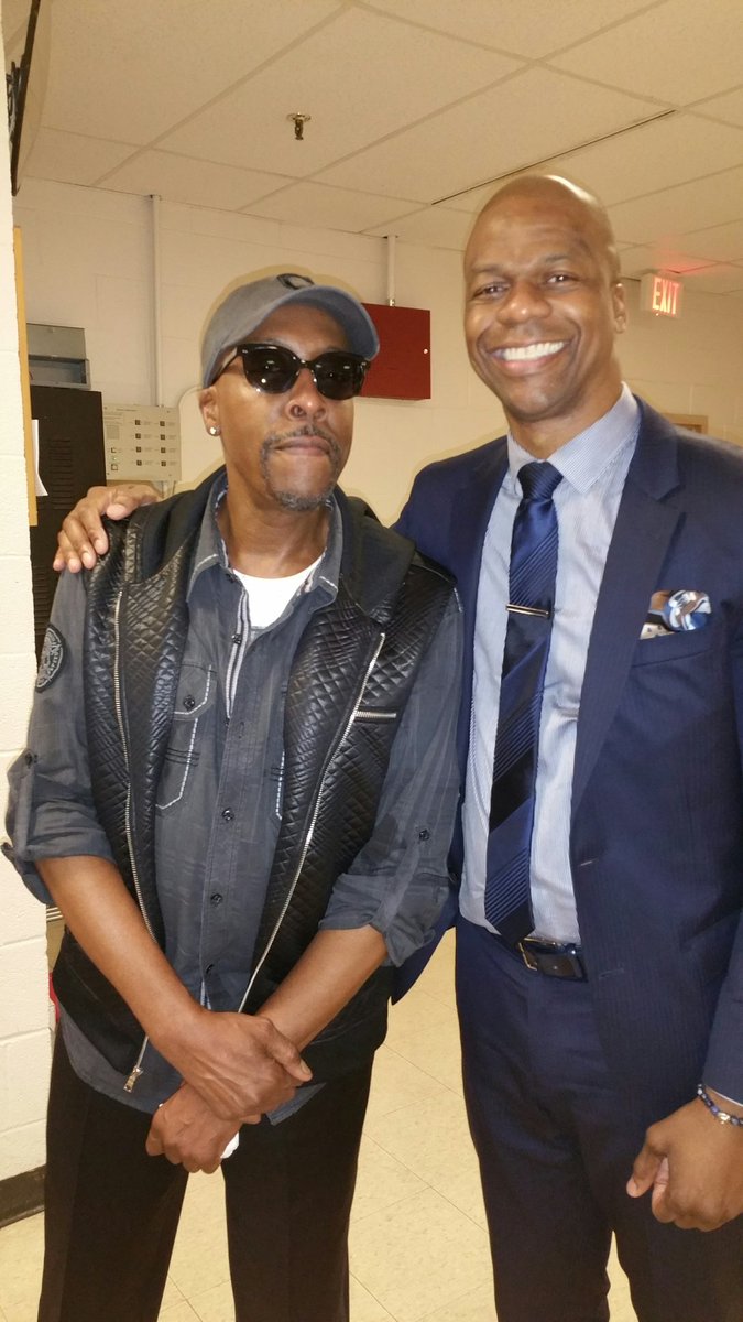 ARDIEFUQUA's tweet photo. Throw Back Thursday April 2017 me &amp; @arseniohall at KeyBank State Theatre Playhouse Square in Cleveland w/ up for @chrisrock #totalblackouttour. Catch his comedy special Smart And Classy on @netflixisajoke streaming now #throwbackthursday #arseniohall  #netflix  #smartandclassy https://t.co/vjI3xxYGeJ