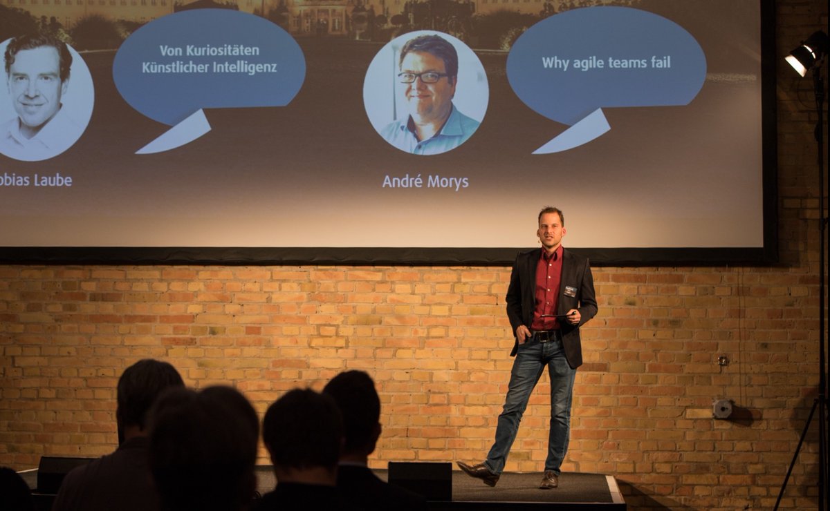 flagbit's tweet photo. Eröffnung des #ecommka XXL 2019 durch GF Frederic Gaus. Freuen uns auf einen tollen Abend mit euch. https://t.co/9saHzZqL9i