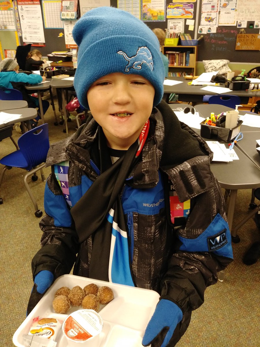 Sarahrose12121's tweet photo. This friend always offers me a donut!! I love his kindness!!
#gsdthankful
#hunterhornets https://t.co/DNzPLQ8H4X