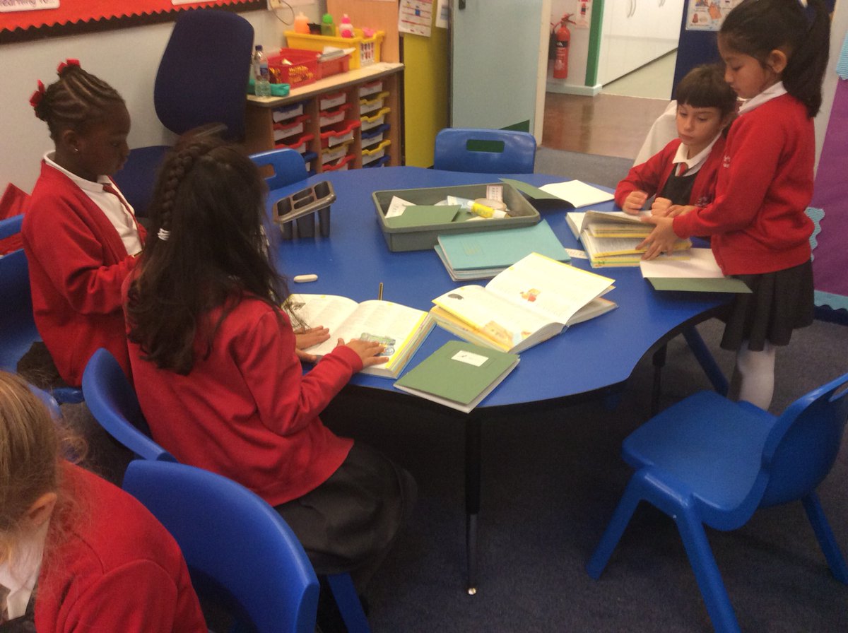 StFinbars_Year1's tweet image. Some new vocabulary learned today. #stfinbars #dictionarywork #english