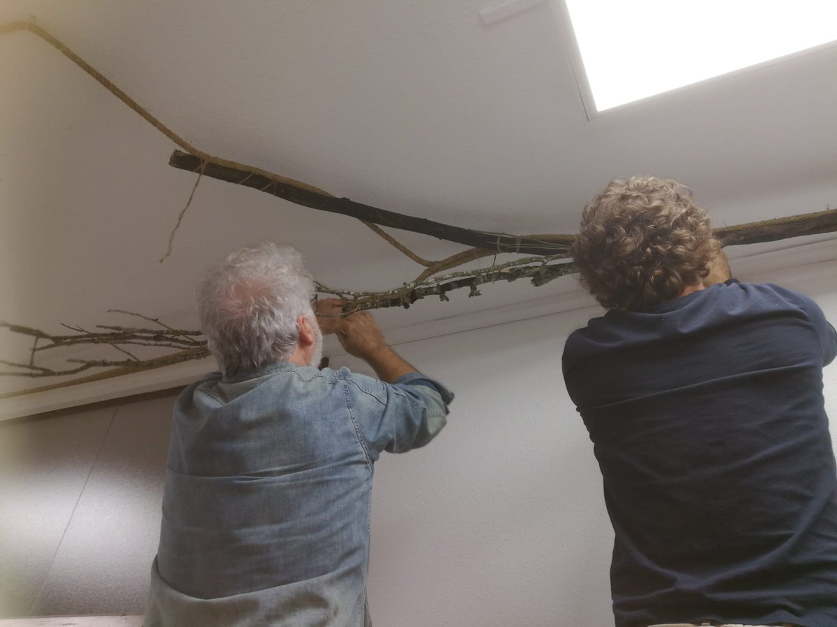 vertixesonora's tweet photo. #Nervadura
Instalación sonora
7º Festival Vertixe Sonora
Realizada cos materiais de refugallo atopados no camiño portugués. Tempo, lugar, movemento e son!

🚶‍♀️🏃‍♀️Coa participación do alumnado Ciclo Superior Educación Infantil "San José de la Guía"
#OteuXacobeo #Músicacontemporánea https://t.co/FjdoD5YS8h