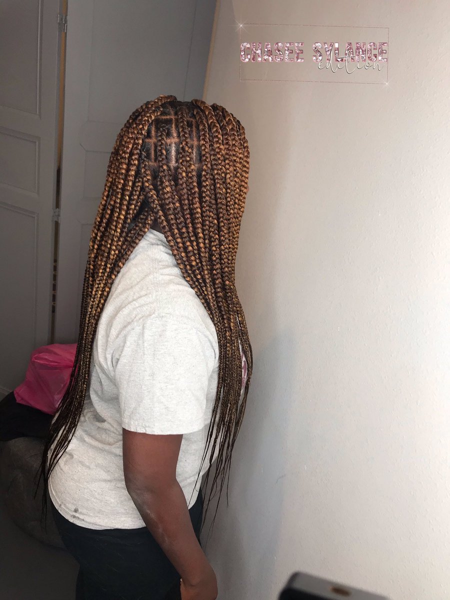 chasee_s's tweet photo. • Custom Color by @chaseesedition x Extendos 💕, The Peanut Butter Edition lol 🤩, Having trouble finding a color? Let @chaseesedition create it for you 💕, style takes 4-6 hours .. appointments available @chaseesedition or text (214)970-1861 💕
#customcolor #colorbraids https://t.co/9cM8vhUetT