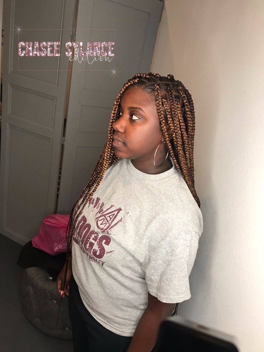 • Custom Color by @chaseesedition x Extendos 💕, The Peanut Butter Edition lol 🤩, Having trouble finding a color? Let @chaseesedition create it for you 💕, style takes 4-6 hours .. appointments available @chaseesedition or text (214)970-1861 💕
#customcolor #colorbraids