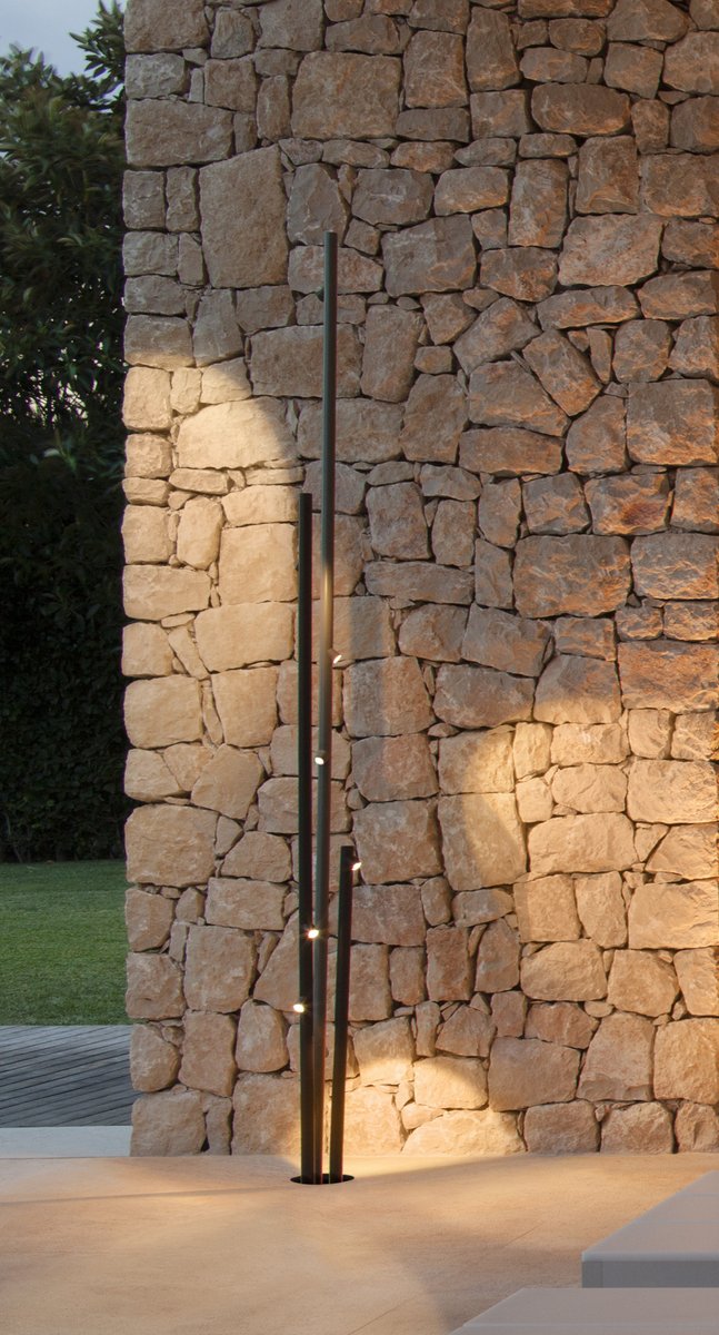 LEnvironments's tweet image. Another “Coming Soon” from #Vibia is the much anticipated #Bamboo. Described as an outdoor beacon with two finishes that make it possible to camouflage and integrate into the landscape. Available 2020. #VibiaMiles #LightingEnvironments