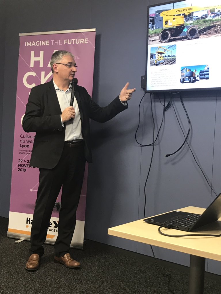 Soirée de lancement du Hackathon #haulotte chez #IBM par #patricemetairie Dir Indus du Groupe et #philippeluminet Dir Innovation