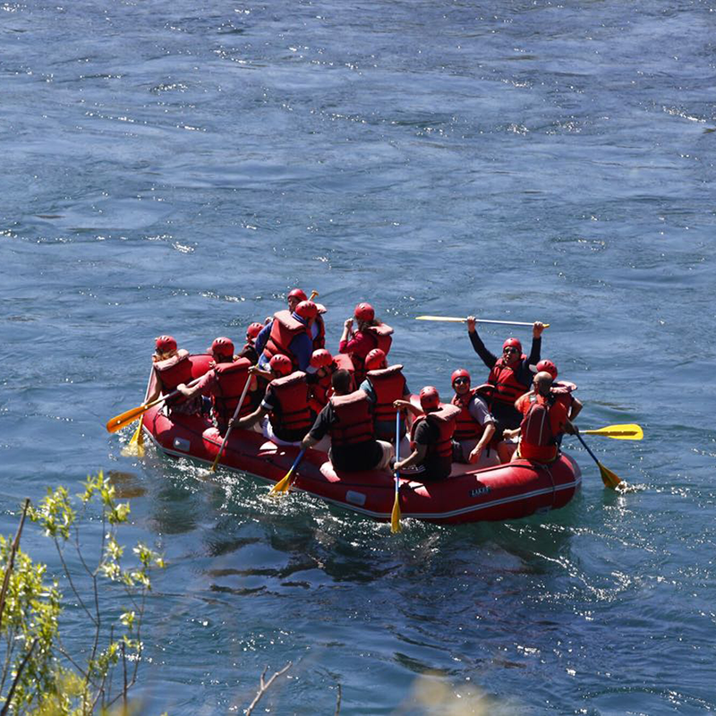 Bariloche_ar's tweet photo. Nosotros recorremos el río y la adrenalina recorre nuestras venas.💪😁
#Bariloche #PrimaveraConTodo
https://t.co/QkpgGpqrHm https://t.co/eI6jwIQgBZ