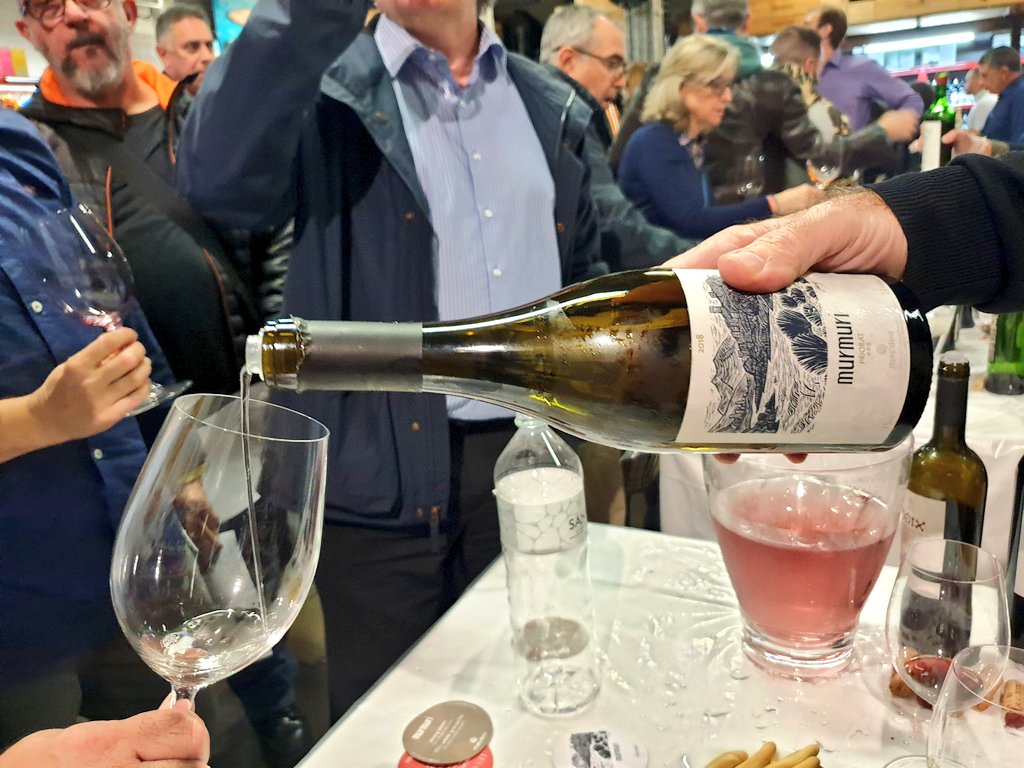 masdoix's tweet photo. Murmuri 2018 🍷
La gran novedad de la bodega en esta jornada de #vinos del #Priorat en #Vinacoteca595 🔝

#MasDoix #MasDoixWinery #Priorat #Poboleda #Wine #PrioratWine #Murmuri2018 #LesCrestes2018 #Salanques2016 https://t.co/m2Uebv67Br