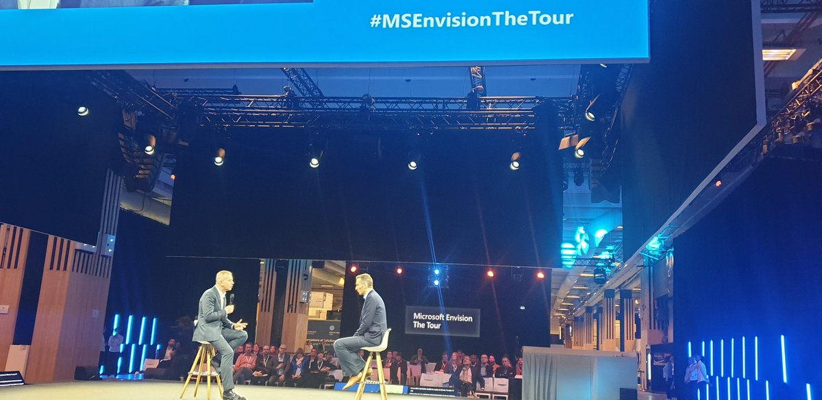 "Pour créer un monde souhaitable dans un monde qui change très vite, la première chose qu'il faut changer c'est nous-même et cela passe à la fois par l'individuel et le collectif !"🤝

Conclusion parfaite de <a href="/purassan/">Carlo Purassanta 🇪🇺</a> ce #MSEnvisionTheTour ! ⭐

#TechforGood #LET #WomeninTech