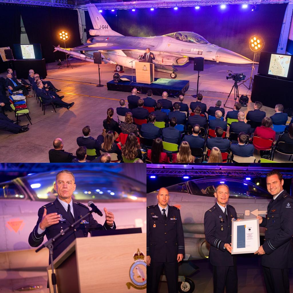 VlbLeeuwarden's tweet image. Na maanden van hard werken en leren en veel vlieguren was vandaag de #FWIT2019 en #TWIC graduation ceremony @VlbLeeuwarden. Alle 17 F-16 en C-130 vlieger-studenten zijn geslaagd en hebben uit handen van generaal @dennisluyt hun diploma gekregen. Gefeliciteerd!