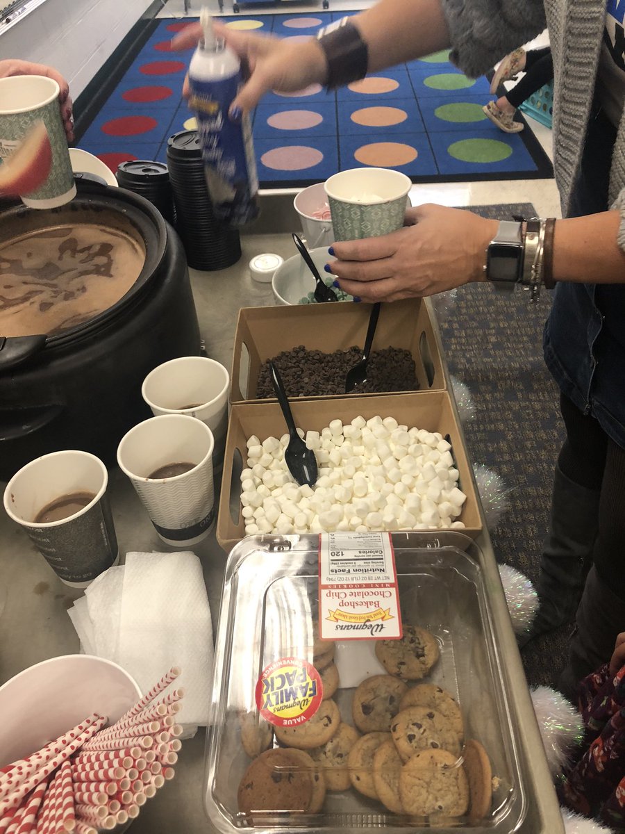 Wschultz23's tweet photo. Thank you to the Greenville PTO, Mrs. Pew and Mrs. Sullivan for serving up sweet treats today. This was an awesome reward for the direct donation fundraiser. @GreenvilleES #GreenvilleES https://t.co/lUfXyw21kh