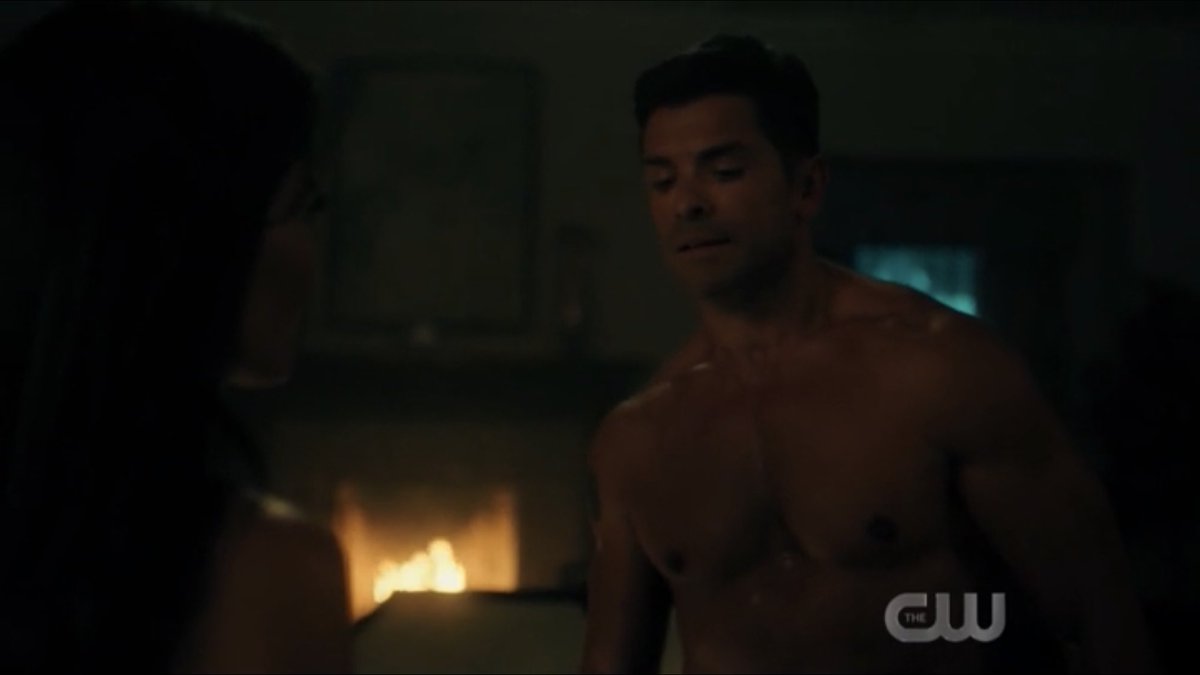 RIVERMEME1's tweet photo. Ecco da chi ha imparato Archie #Riverdale https://t.co/6A8aqE2iMk