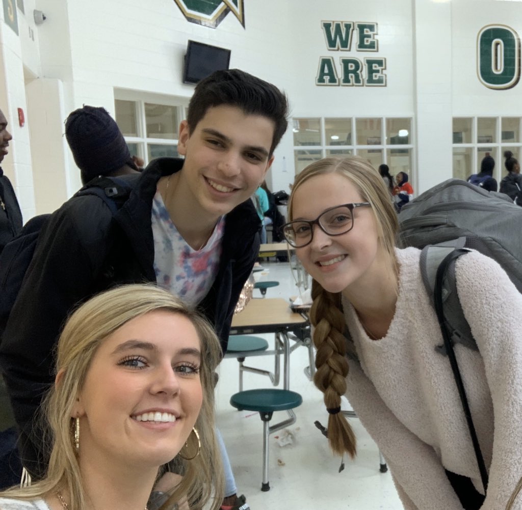 Lunch with my new student friends!  #shadowastudenthcs <a href="/OLH_HCS/">Ola High</a>