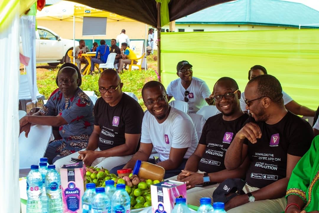 EverdonBDC's tweet photo. Our parent company, @VFDGroup PLC took the #VFDGroupAt10 #giveback program to Uga, a community in Aguata Local Government Area of Anambra State.
1/3
#Thread https://t.co/NBBWQ0r7PR