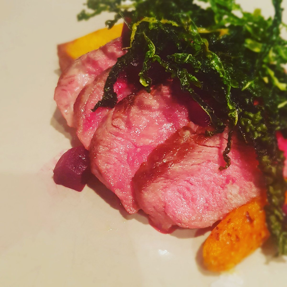 performchef's tweet photo. @Tweenhills Angus beef🐃
Dehydrated cabbage🥬
Pickled beetroot
Buttered carrot🥕
Butternut squash
@DJPERKSandSONS
@BenCreese2 https://t.co/WhM12oFdBZ