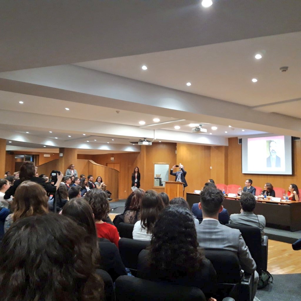 casaestudiante's tweet photo. 🤩ARRANCA #COMPIMUN 2019🤩
🔝Tras meses de preparación, nuestra Vicerrectora junto al Embajador Director de la Escuela Diplomática inauguran hoy la edición de este año de @compimun
👏Más de 200 #estudiantes participaran en la simulación de las Naciones Unidas😃 https://t.co/NVdQnUsJsw