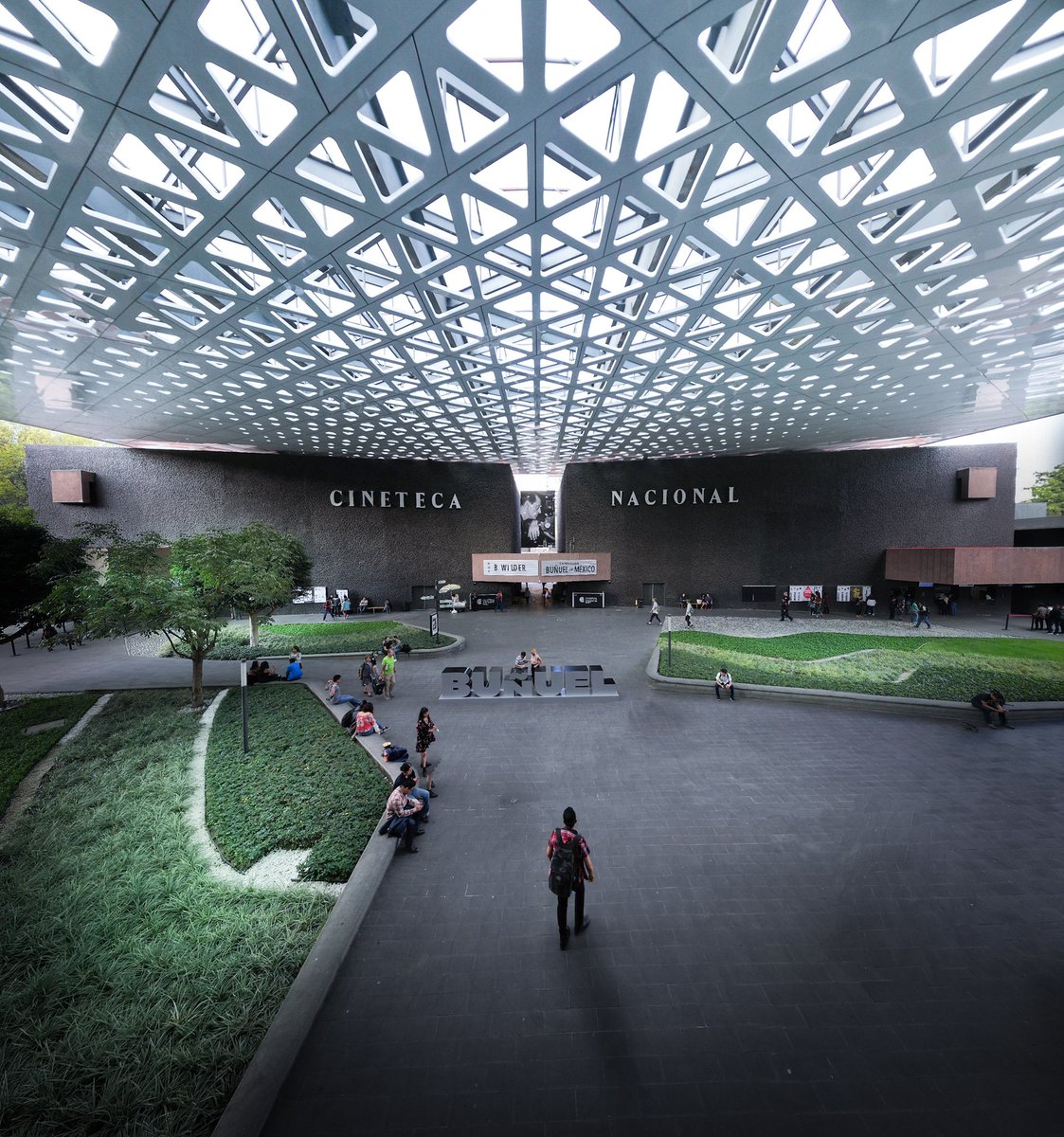 ArqMas2's tweet photo. Cineteca Nacional #cineespanol https://t.co/JubVfYgB6J