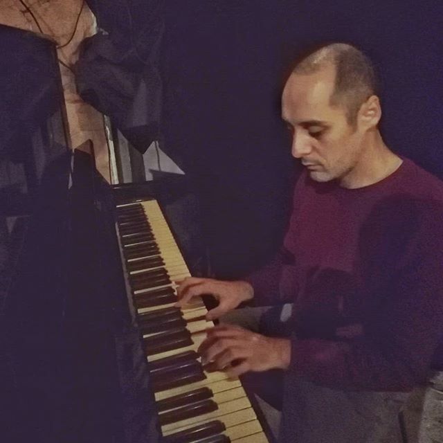 Stasera
Ore 21
Daniele Parisi "La vita è una beffa"

Non è un concerto, è uno spettacolo punk.

#teatrorossiaperto #tra #pisa #teatro