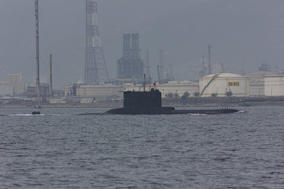 OguzEroguz1's tweet image. #TurkishNavy's #Type209/1200 #AyClass #submarines #gölcük