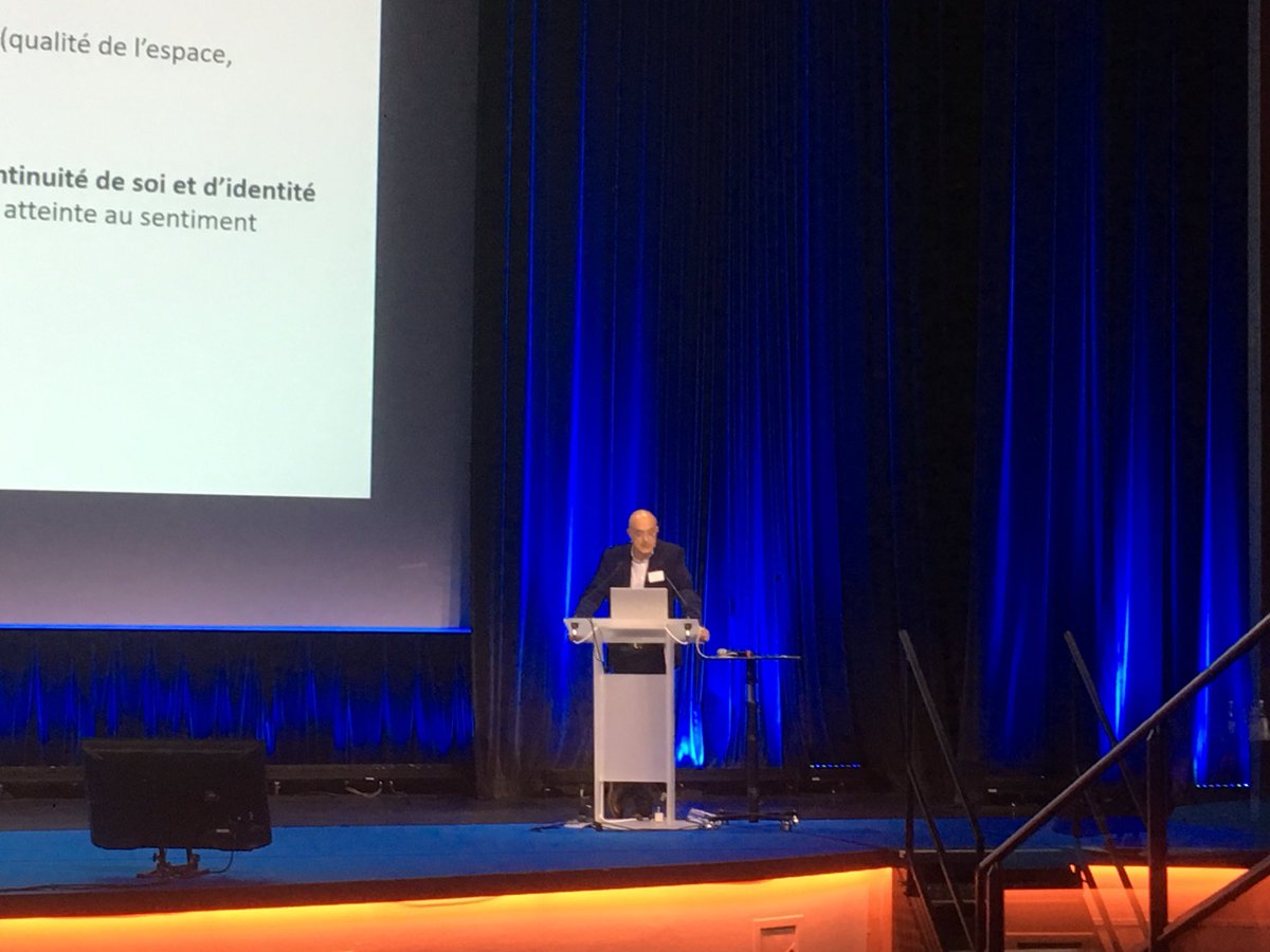 LM_Source's tweet photo. Pascal Dreyer coordinateur #LM_Source est intervenu au #colloqueANM sur le #chez-soi. Qu’est ce que cela signifie ? Comment les professionnels peuvent-ils y entrer ? #accompagnement #GrandAge @Agevillage @Annie_De_Vivie https://t.co/5aflC5DlpE