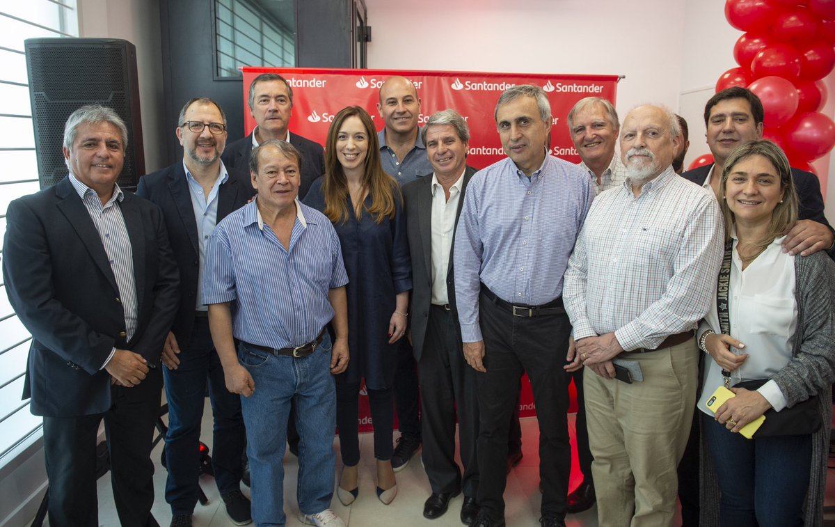 La gobernadora <a href="/mariuvidal/">María Eugenia Vidal</a> inauguró la primera sede de un banco en Villa Itatí 📍 bit.ly/2qdDwmm