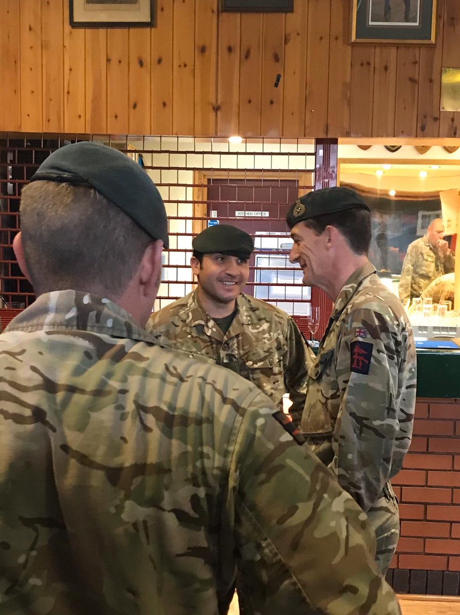 Nothing better than being back among fellow Riflemen. Old friends from @4_RIFLES. Thriving in their role with @SpecInfGp - Chosen Men. Great fun talking to them & their families. Privilege to award hard earned Iraq & Afghanistan medals - some receiving both. Swift & Bold