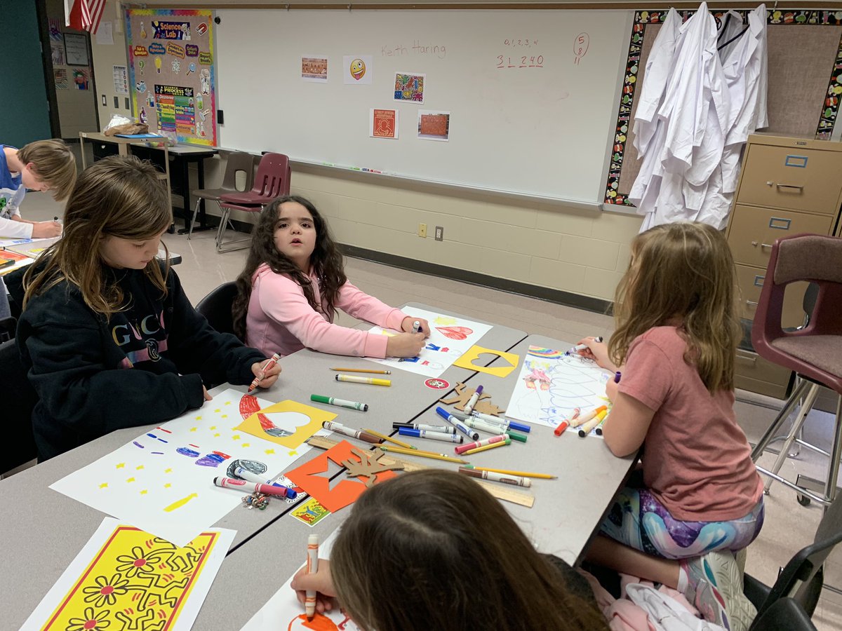 Swerdloff_Class's tweet photo. Learning about the artist Keith Haring during Art Masterpiece. Thank you, PTA. @HumbleISD_HHE https://t.co/n90XdVb9p4