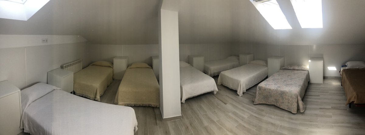 HVilaseco's tweet photo. 📸 Esta es otra de nuestras acogedoras habitaciones para peregrinos 🏃🏽♂️🏃♀️
#hotelvilaseco #caminodesantiago #caminodeinvierno #vilaseco #ribeirasacra https://t.co/0n58AdDcEk