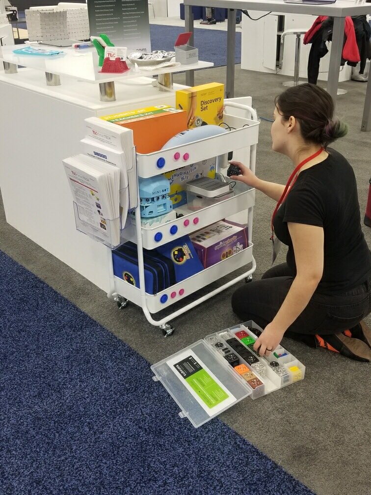 TLCSmartTECH's tweet photo. Don’t have space for a Makerspace? This cart from @MichaelsStores can fit anywhere in your library. Then let us help you get the right products.
See it live at Booth 217 at #AASL19!
#mobilemaker #makertogo #nospacemakerspace https://t.co/6rzHAksy32