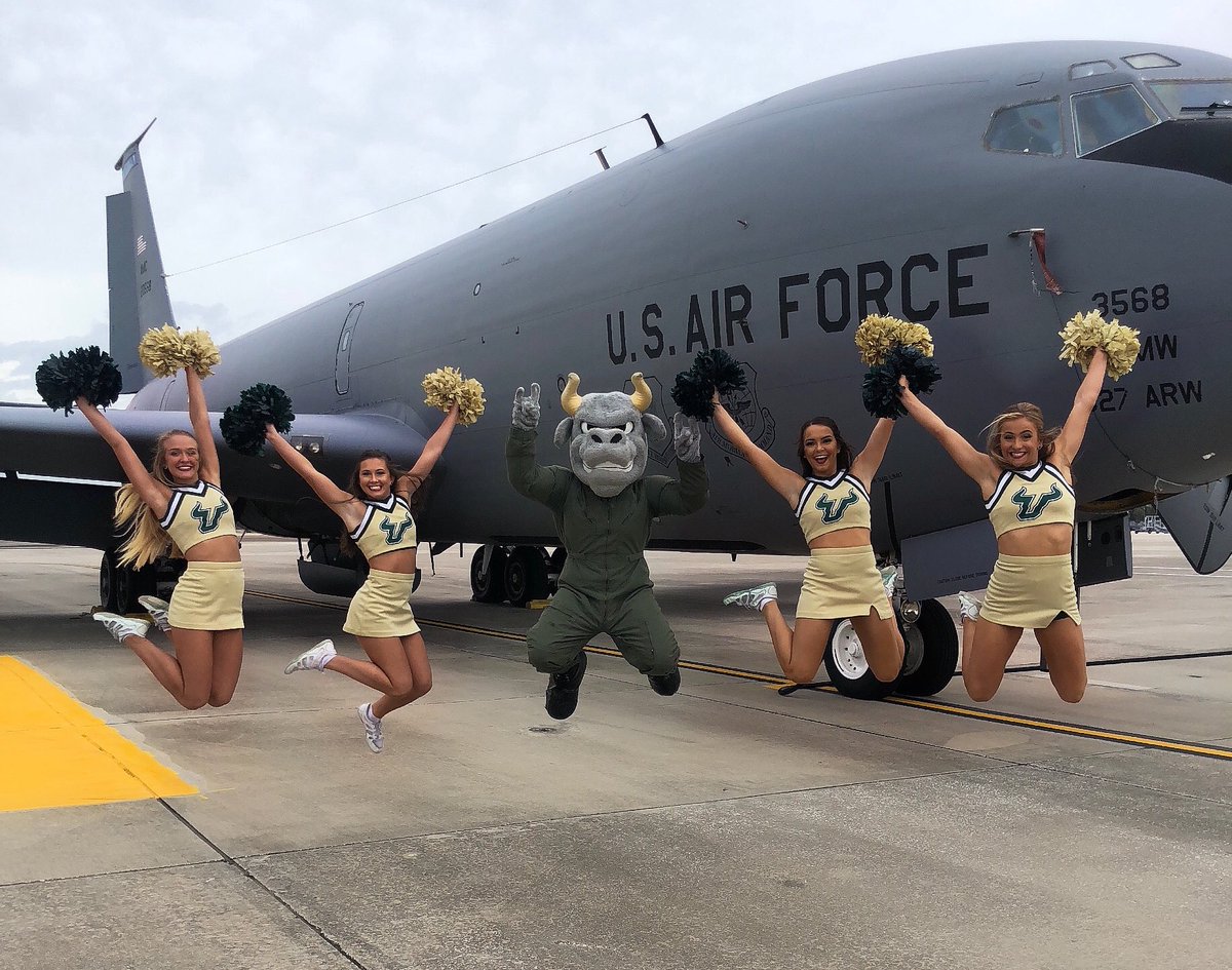 We had a great time at the MacDill Airforce Base promoting our Salute for Service Game on Saturday! 💚🤘 Can’t wait to see you all there! #GoBulls #HornsUp #BullStrong #USF