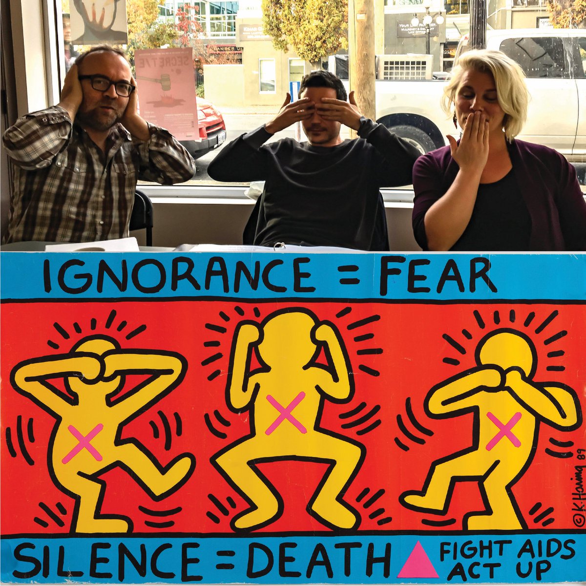 Spontaneous tableau at the request of <a href="/sharonbajer/">Sharon Bajer</a>. Looks like Haring's "IGNORANCE = FEAR, 1989". Coincidence or commonality? 

Nov 27 - Dec 1
bit.ly/SecreteTix 

<a href="/intrepidtheatre/">Intrepid Theatre</a> <a href="/jessica80776991/">Jessica Lowry alignwithjessica.com</a> <a href="/sandycumberland/">Sandy Cumberland</a> @SomeNightsIwork #secreteplay #keithharing #AIDSactivism