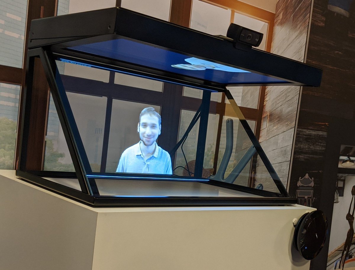 thibcelier's tweet photo. Nous sommes très très fiers de présenter à #MSEnvision2019 pour la première fois dans le monde et l’univers un dispositif d’holoportation sidérant en tirant partie de la toute nouvelle #kinectDK  #viseoinnovation #Microsoft  #kinect #hologram #starwars #jedi https://t.co/uleKNp8Fxe