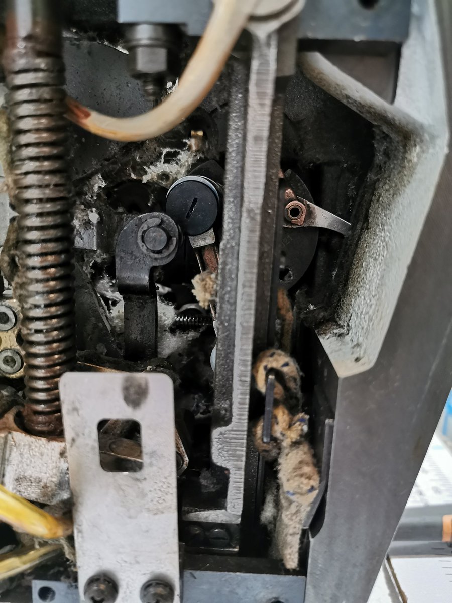 jayssmrs's tweet image. New take up Instal today, nice little end of the day job 😊
#upholstery #Sewing #Durkopp