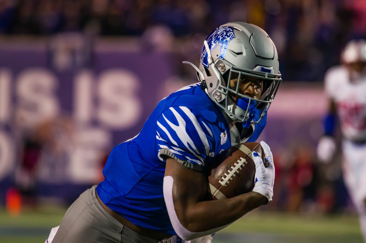 Just serving as a reminder, but Antonio Gibson is making the most of his senior season! 😤
🔹 School & AAC record 386 all-purpose yards vs SMU
🔹 First career KO return TD vs SMU
🔹 Leads NCAA in yards per catch
🔹 Team-leading six receiving TD
#GoTigersGo #keepCLIMBing