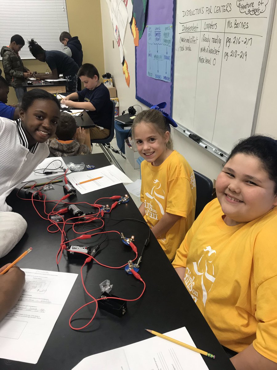 MsMahler_OCPS's tweet photo. Ms. Palmer’s 2nd graders visited the lab today to learn all about electrical circuits from our brilliant 5th graders!!! #bigidea10 @EmilyHarmsen @LockhartesO https://t.co/OYHE4UCDJ2