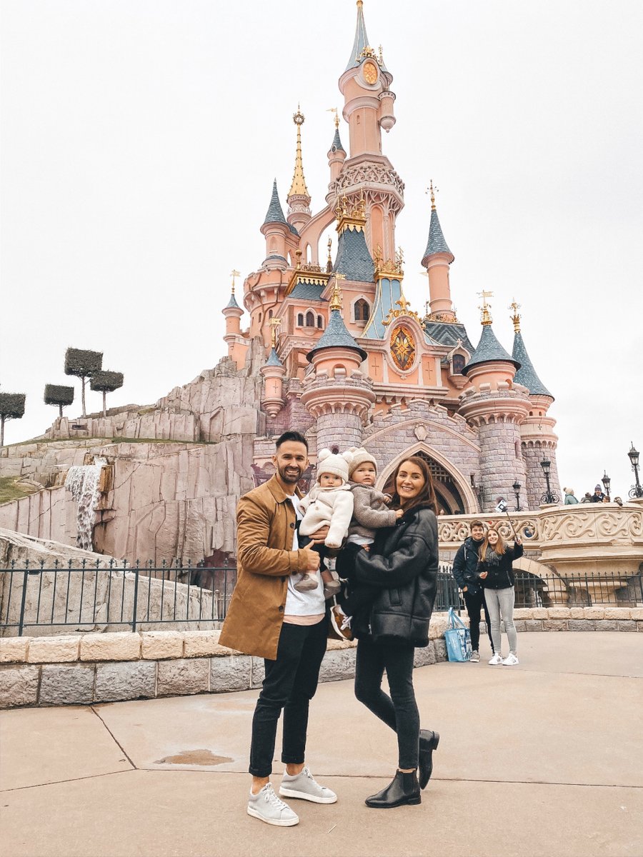 Disneyland, How Young Is Too Young? emma-and-alf.com/2019/11/14/dis…